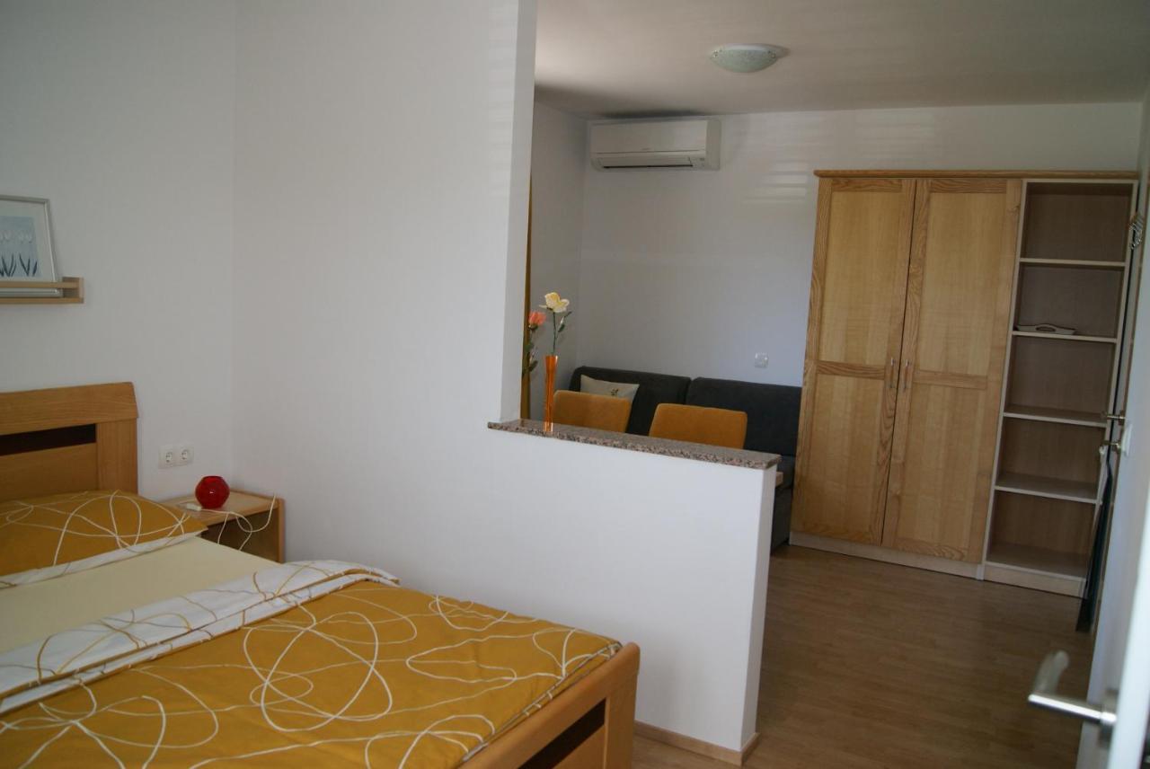 Rooms Magdalena Krk Krk Town Exteriör bild